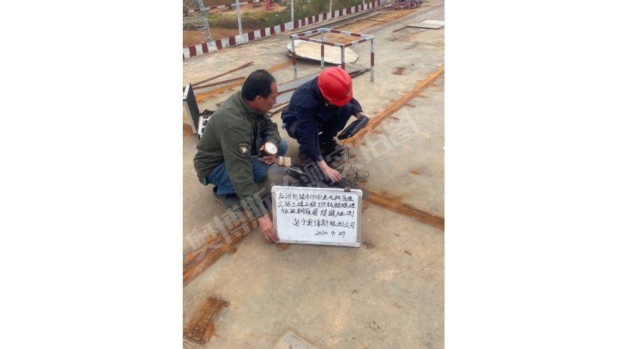 云南，紅河州建水至元陽高速公路土建工程，螞蝗塘匝道鋼箱梁焊縫檢測現(xiàn)場作業(yè)